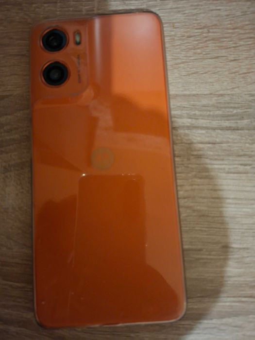 Motorola g06 оранжев