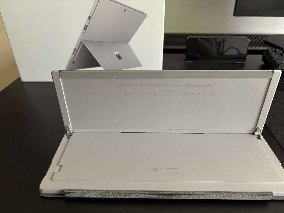 Microsoft Surface Pro 6 (Intel i5, 8GB RAM, 128GB SSD) + Оригинална клавиатура & Кутия