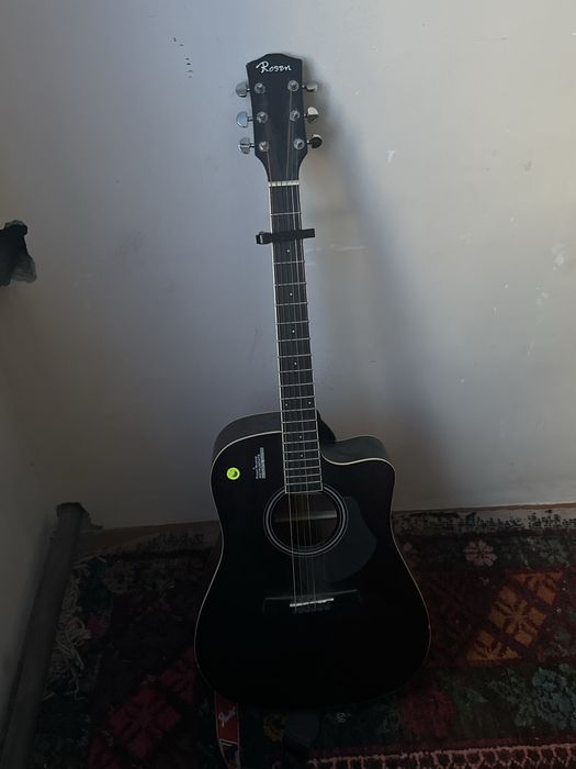 Gitara akustik srochna sotiladi