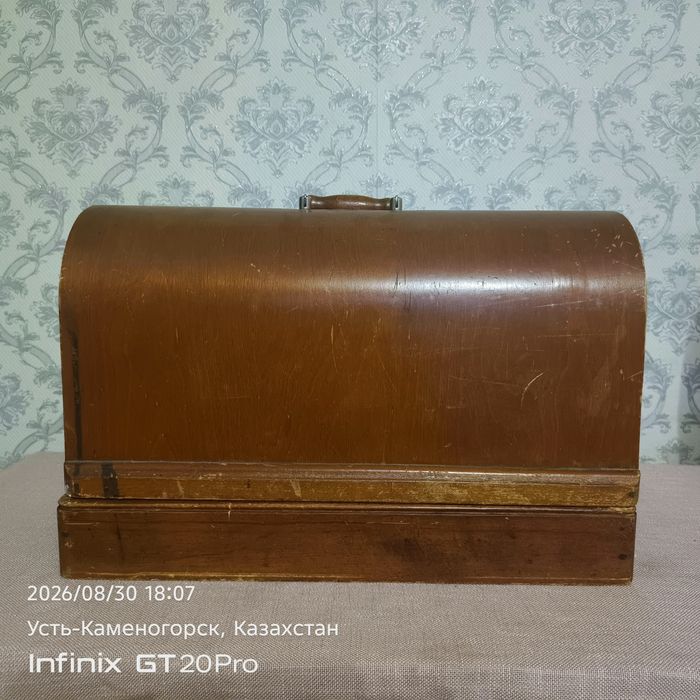 Продам старинную швейную машинку