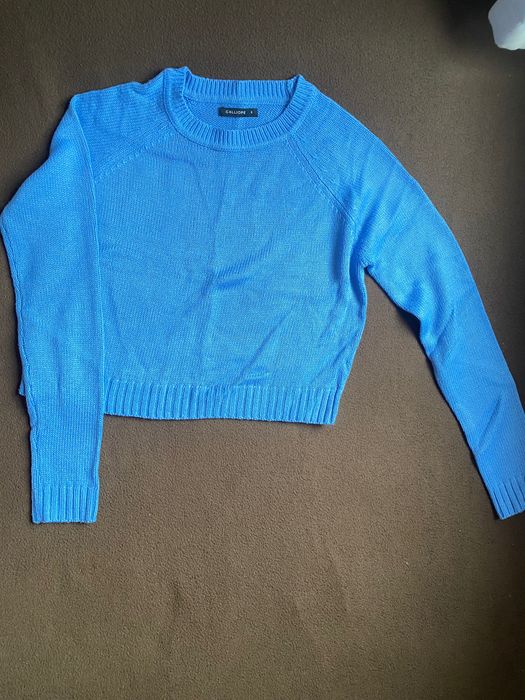 Лек син пуловер (по-къс)