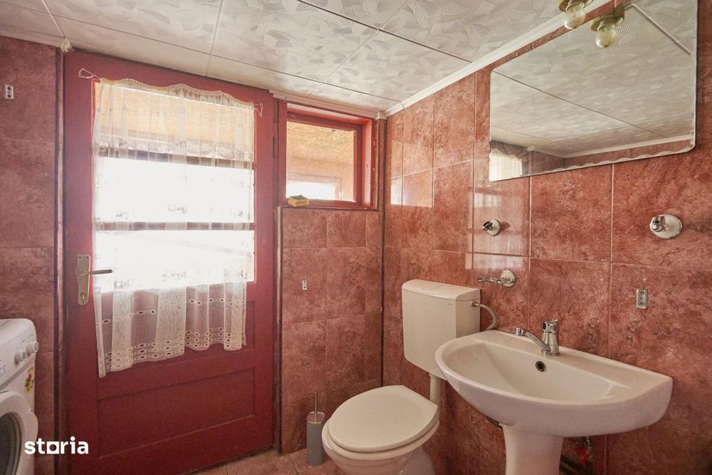 Casa individuala  Leresti la strada principala+ teren 831 mp, utilitat