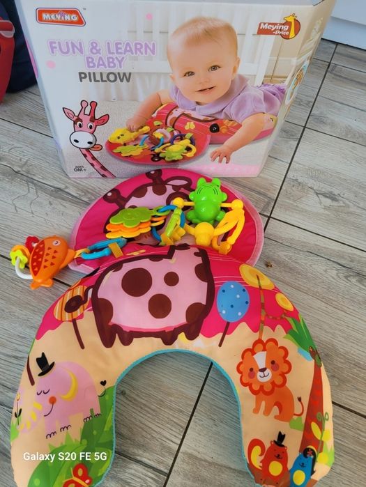 Perna de activitate roz cu jucarii