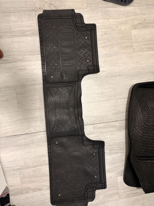 Полики, коврики для легковых машин