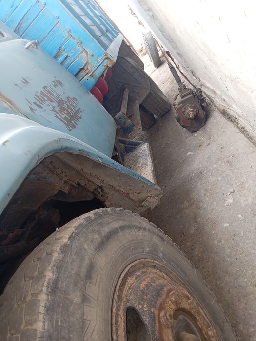 Zil moshina si SOTILADI Xorazm xonqa da yurib turibdi xolati yaxshi