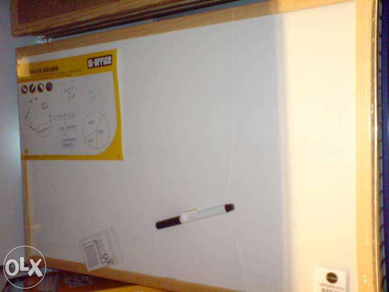 Бяла дъска за писане, чертане, рисуване с дървена рамка 40x60 см. и 60