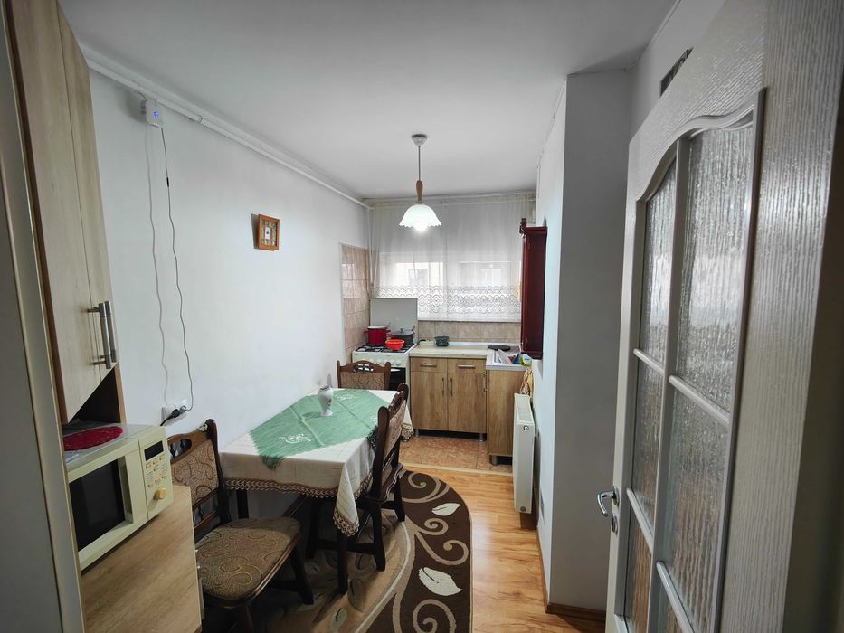 Persoana fizica vand apartament cu 3 camere
