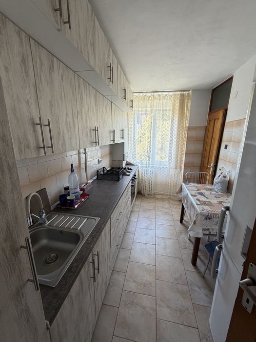 Apartament 3 camere de vânzare, 70,5 mp