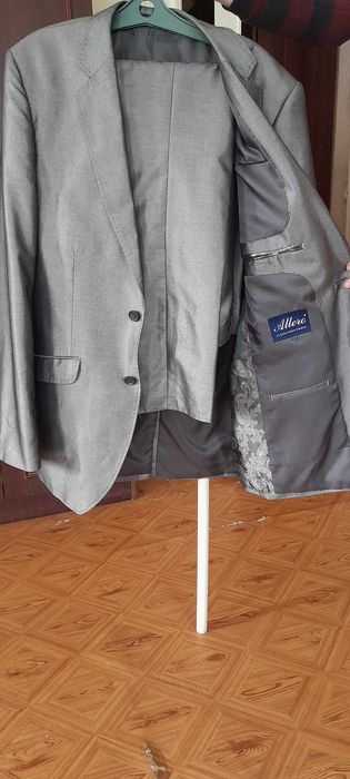 Продам костюм классический