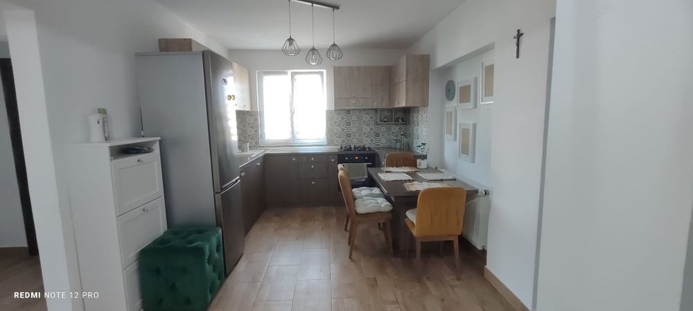 Apartament 3 cam. de inchiriat