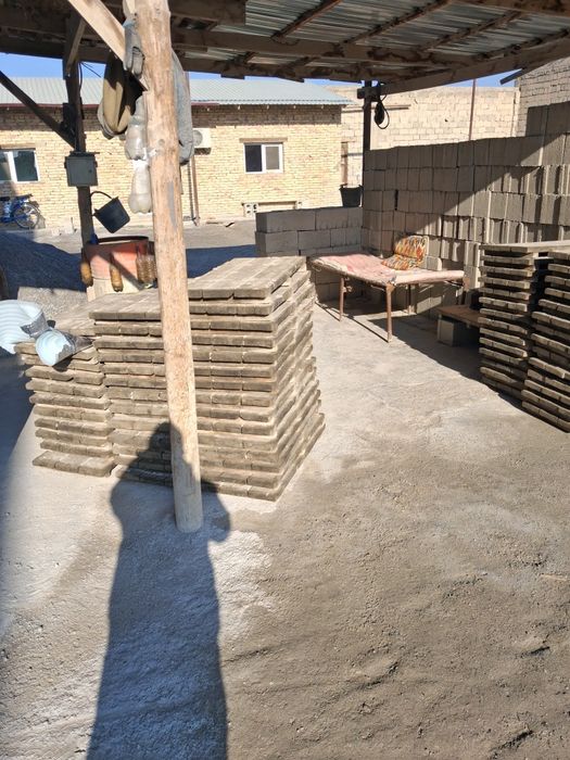 Шлака блок апарати сотилади