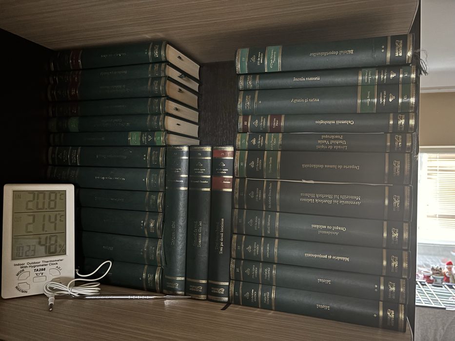 Vand colectia de carti Adevarul