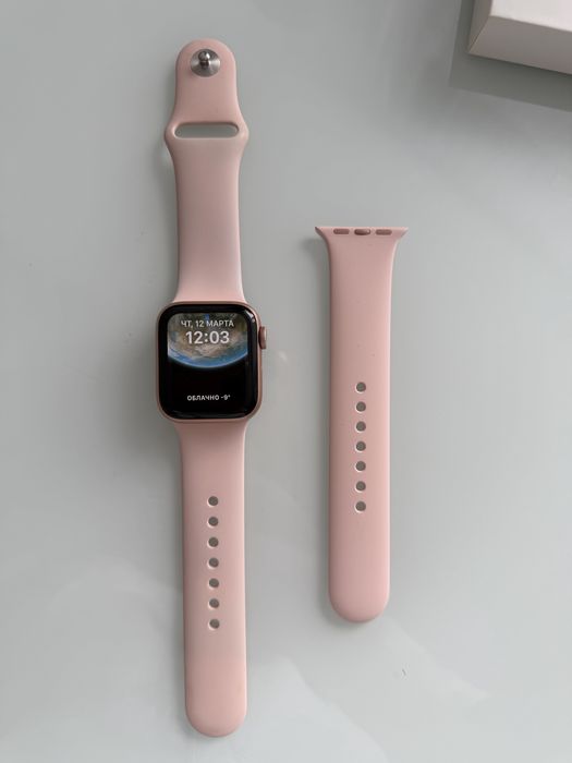 Продам apple watch SE