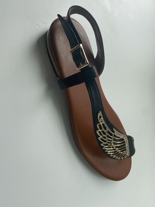 Женские босоножки