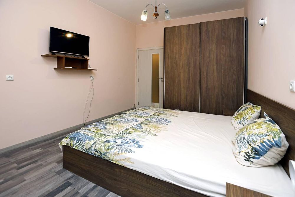 Дава се под наем Двустаен апартамент в Бургас, Възраждане - 70 кв.м за 484.5 € - Снимка #2