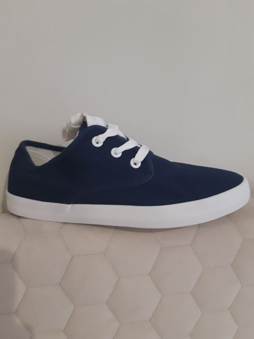 Teniși NOI culoare bleumarin, mărime 38