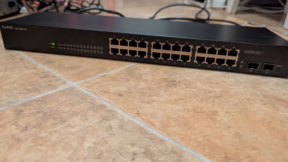 Switch Zyxel GS1900-24 gigabit