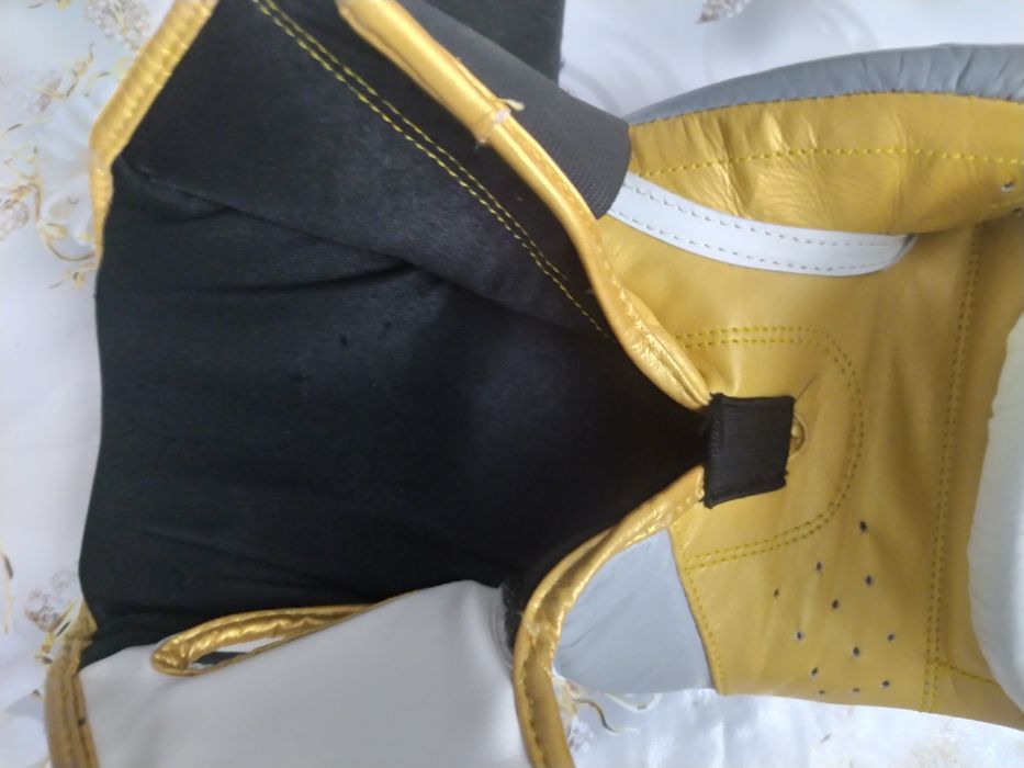 ПРОДАМ СРОЧНО!!! Боксерские перчатки