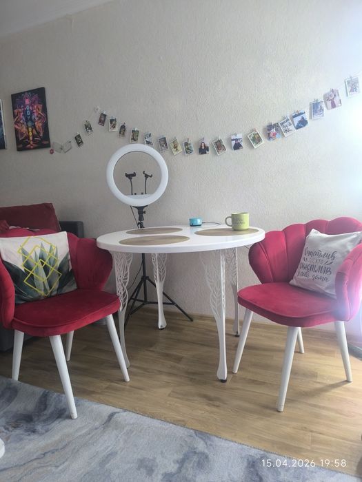 Продам стол, два стула