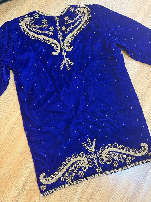 Чупон сотилади , 400 минг , тулик кул иши , зарлари тикилган 4-5 йошга