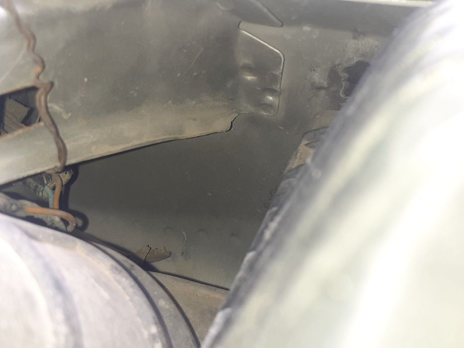 Toza eshigida bor kraska zangi