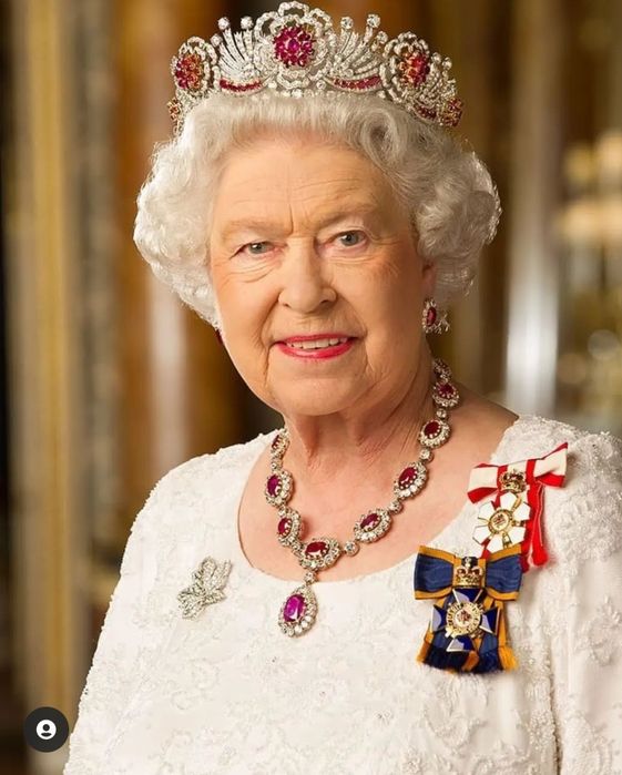 Рубиновый гарнитур от бренда Venus