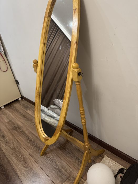 Продам диван ,комод и зеркало .