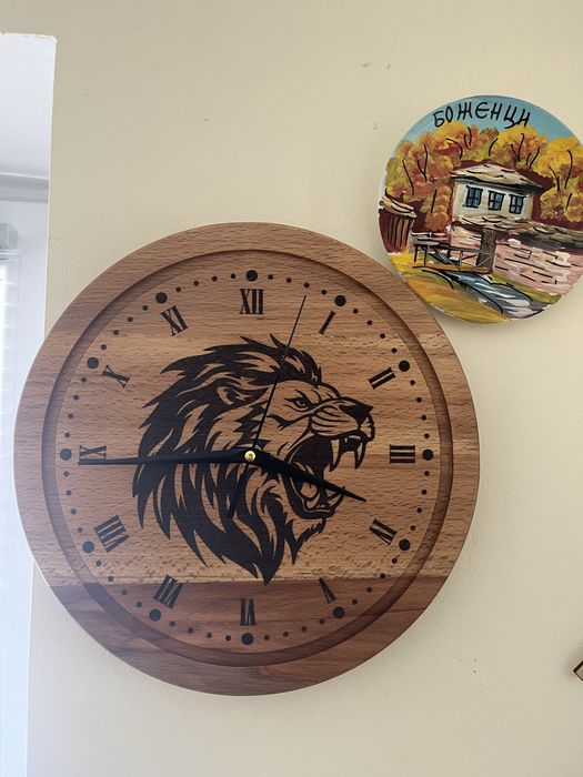 Стенен часовник.