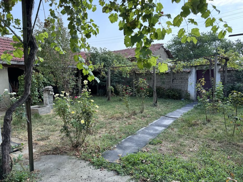 Двуетажна къща с село Черганово