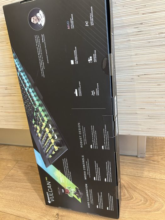ROCCAT Vulcan Pro Геймърска механична клавиатура