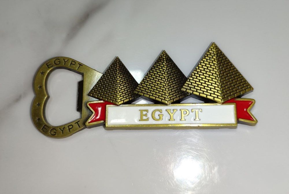 Сувенир (открывашка) на магните из Египта на холодильник