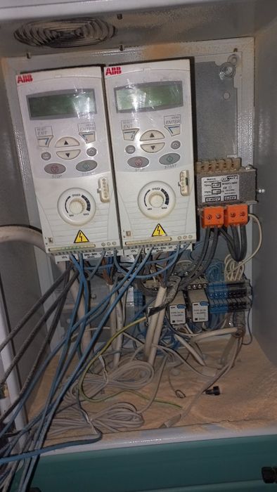 Машина за скосяваненан и окрайчване на точен размер за рамки на пчелар