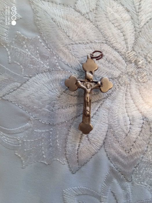 Женски укращения и кръстчета с антикварна стойност