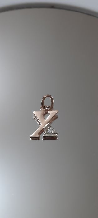 Золотой женский кулон.