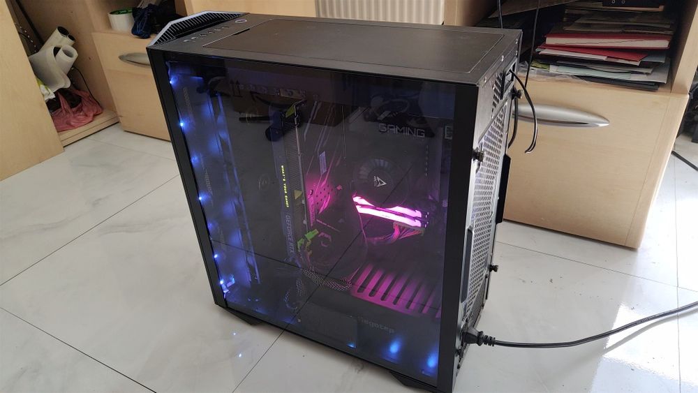Carcasa Segotep Argus Laterala Transparenta GPU Vertical Sursa 1200w