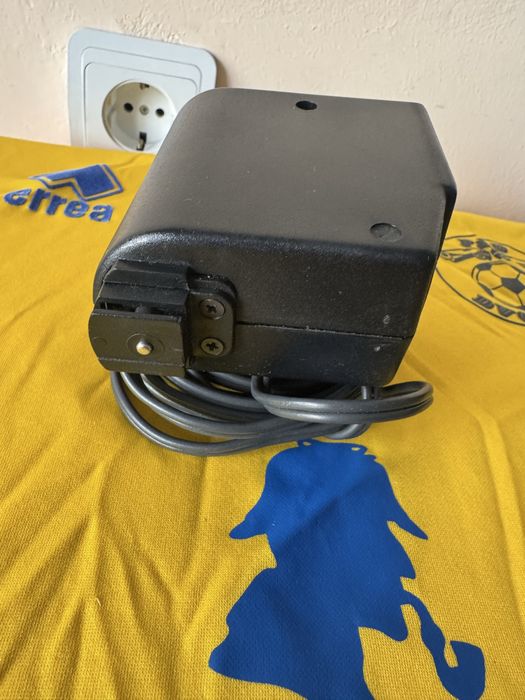 Продавам ползвани руски фотоапарат Зенит и светкавица Норма.