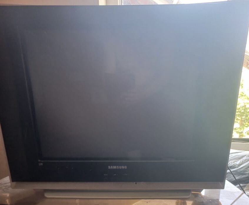 Продам стиралку , холодильник и телевизор.