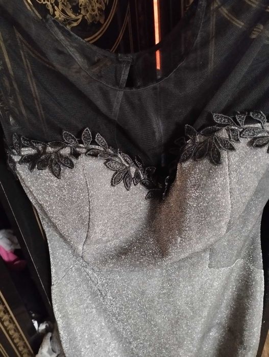 Роклята е в перфектно състояние