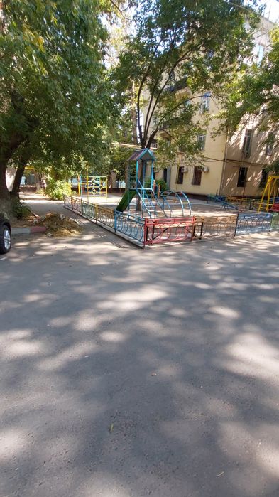 3х- комнатная! Шота руставели! Аския базар центр 1 линияцена снижена!!