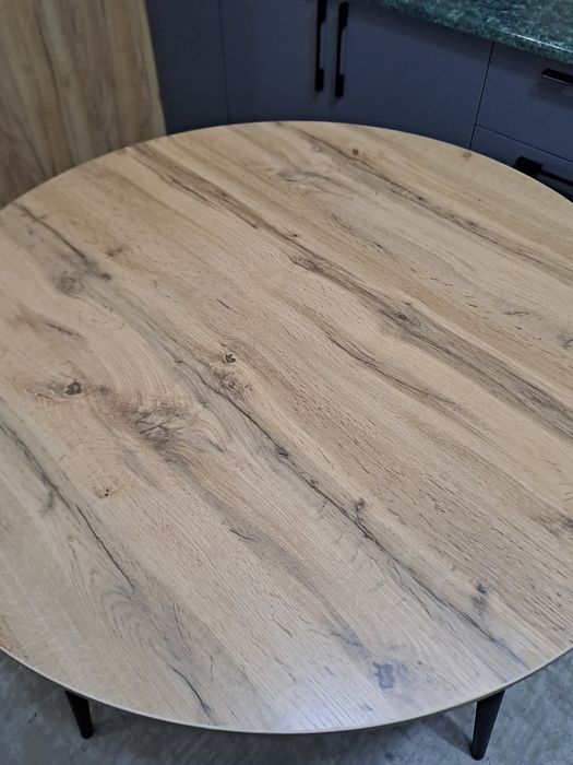 Продам круглый отличный стол 100см