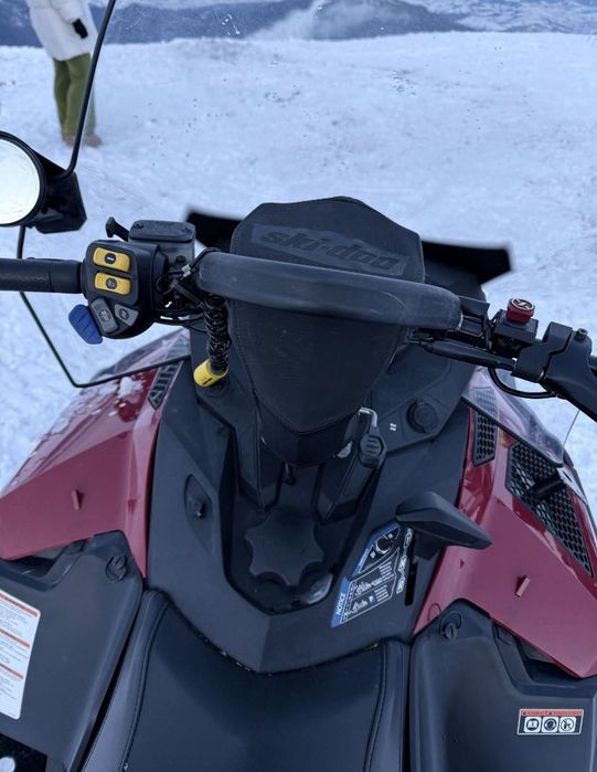 Продам снегоход BRP 1200