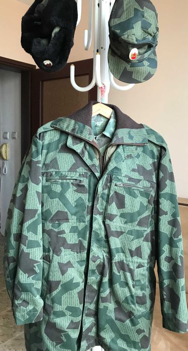 Колекция от военни униформи