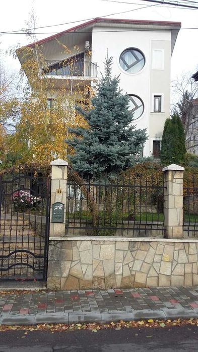 Ofer spre inchiriere apartament 3 camere la casa