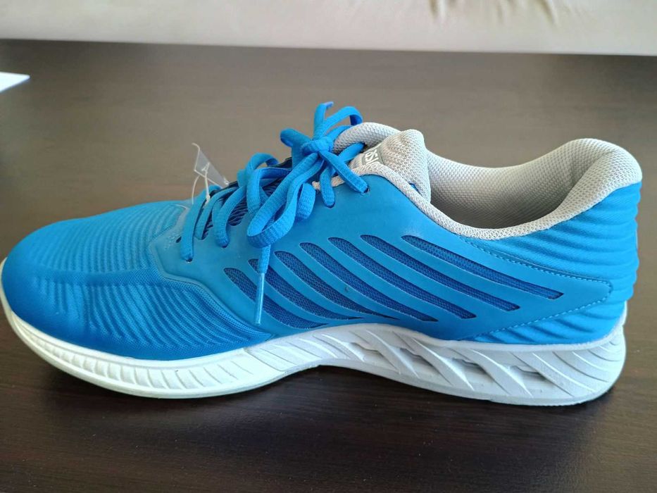 Нови маратонки Asics