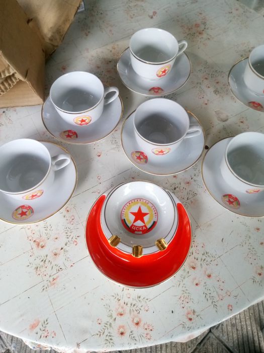 Неупотребяван сервиз за кафе на ЦСКА -Септемврийкско знаме.