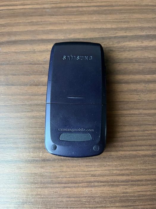 Продам два телефона  Самсунг