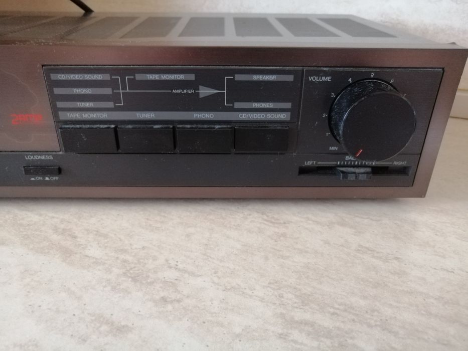 Ретро усилвател JVC