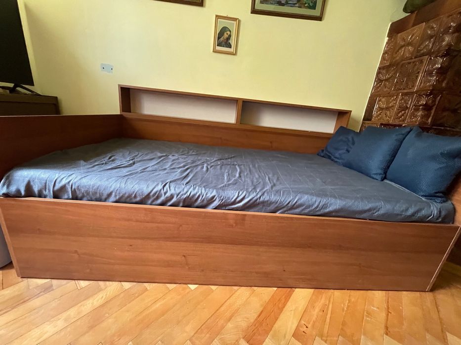 Pat pentru o persoană, cu saltea ortopedică din spuma făcută la comandă la 4Brands