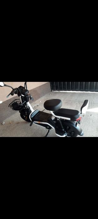 Vând schimb cu bicicleta normala.