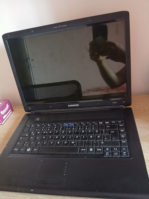 Laptop Samsung E152